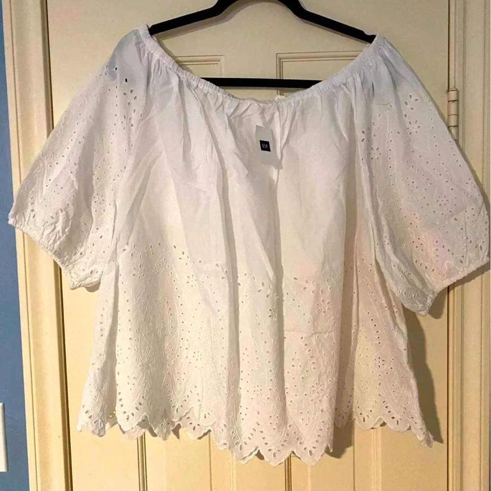 Women’s Gap White Eyelet Off-the-Shoulder Shirt - Brand New!! - Picture 1 of 2